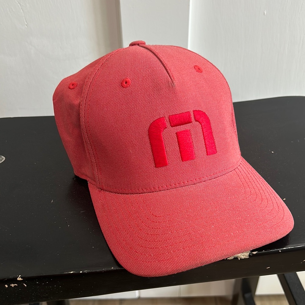 Travis Mathew - Flexfit Fitted Hat size L-XL
